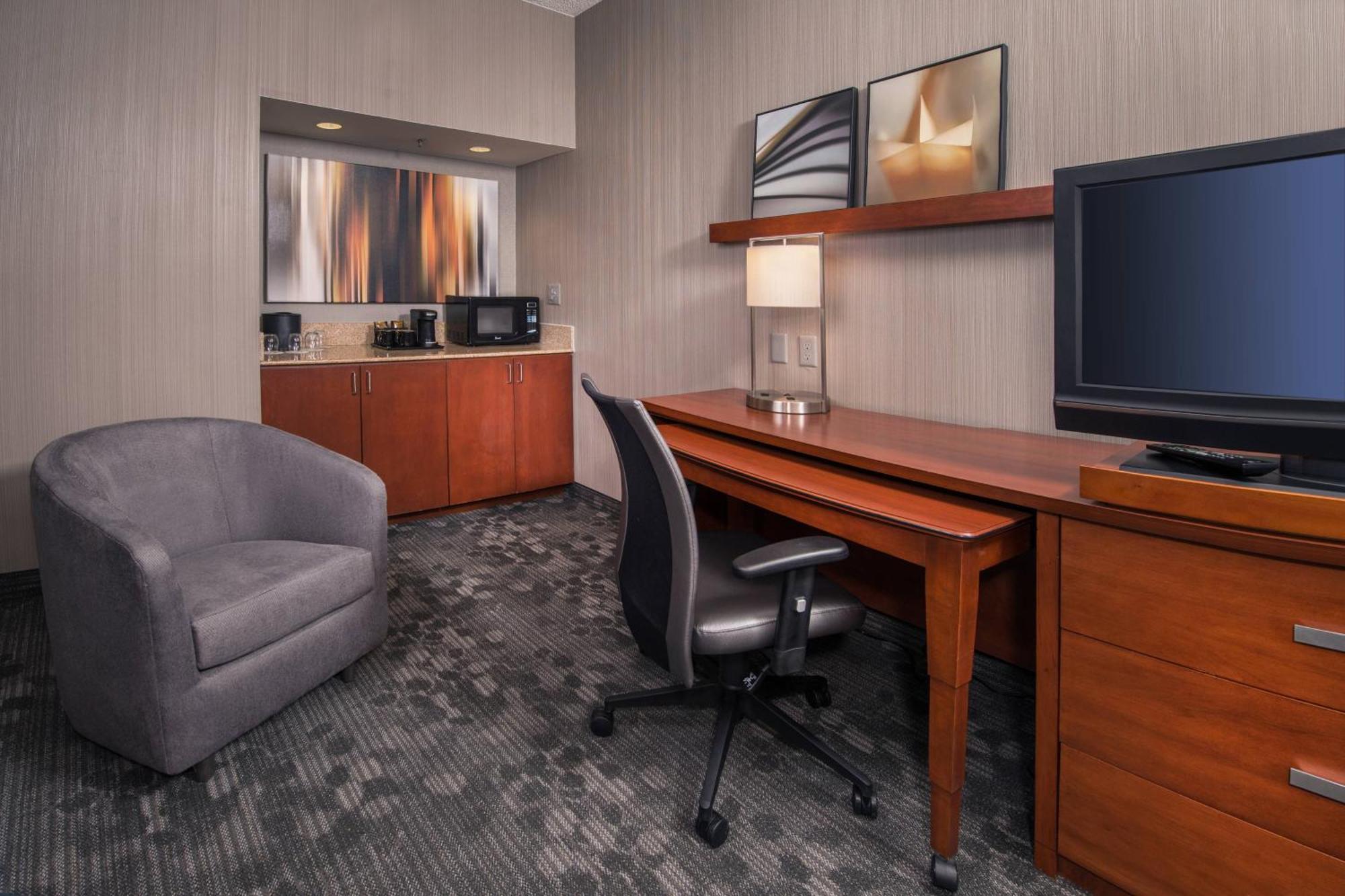 Courtyard By Marriott Dulles Airport Chantilly Exterior photo
