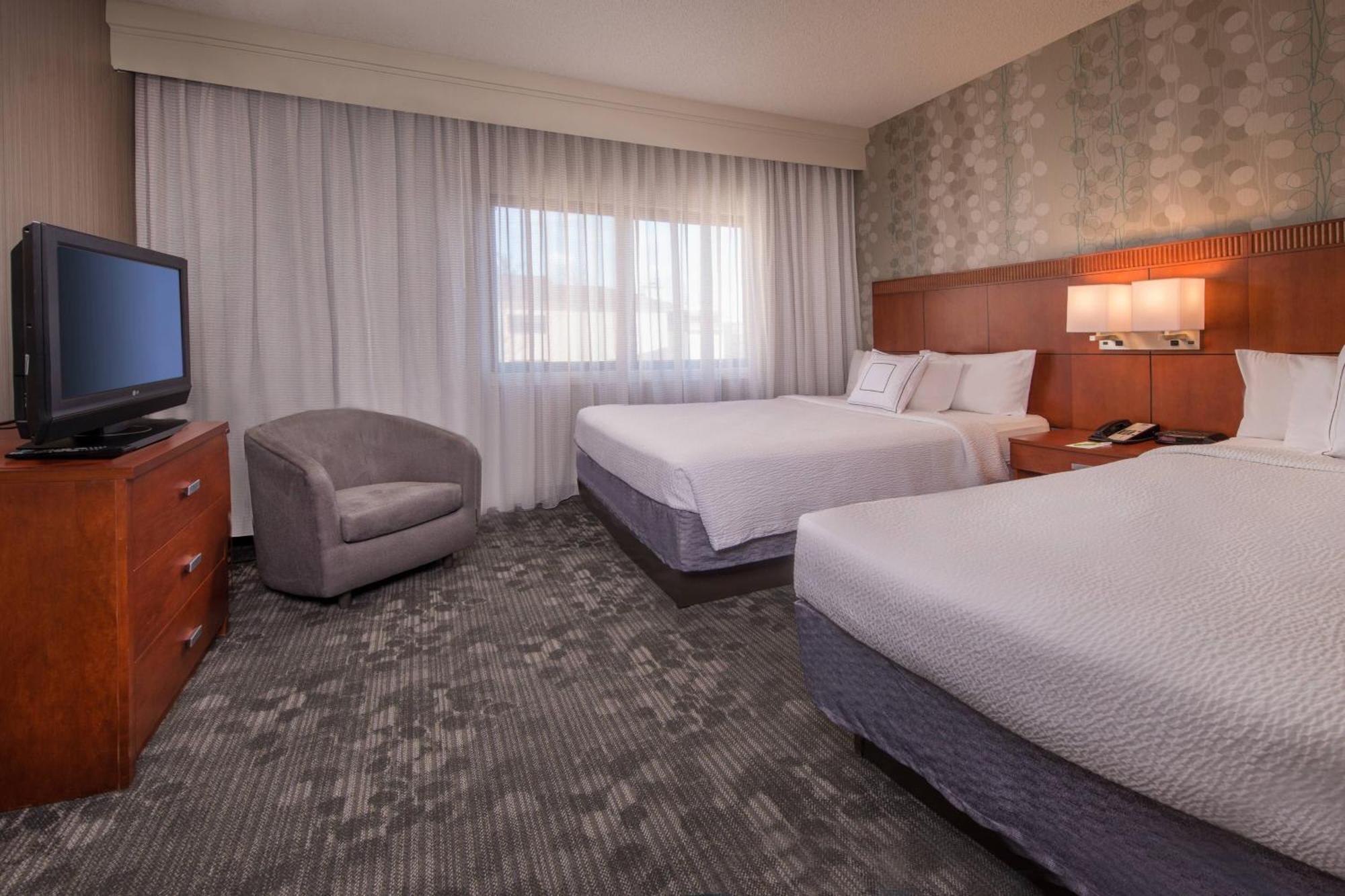 Courtyard By Marriott Dulles Airport Chantilly Exterior photo