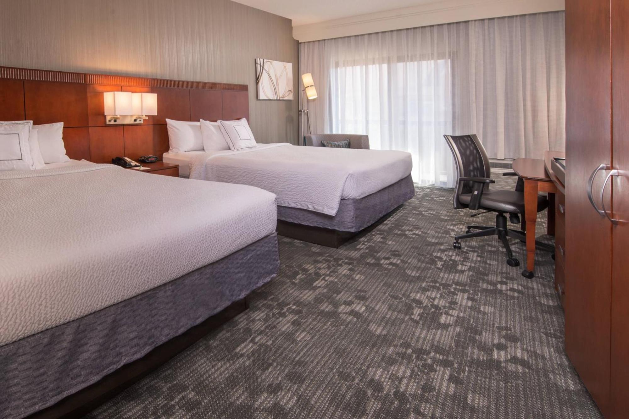 Courtyard By Marriott Dulles Airport Chantilly Exterior photo